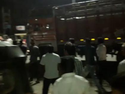 truck enters crowd in Solapur; Many bikes damaged... see horror Video | सोलापूरमध्ये विनाचालक ट्रक गर्दीत घुसला; अनेक दुचाकींचे नुकसान...पाहा थरार...