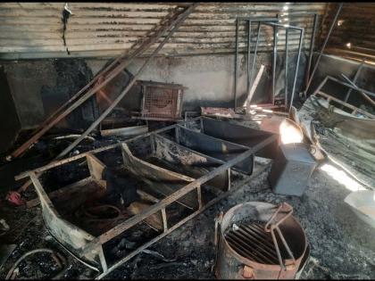 Closed hotel fire with short circuit; Gas cylinder also exploded | बंद हॉटेलला शॉट सर्किटने आग ; गॅस सिलेंडरचाही स्फोट