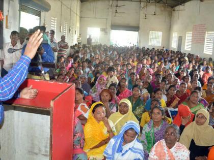 To work for training and employment of workers, inspectors of Goddess Vidya Gharkul Project in Solapur | कामगारांच्या प्रशिक्षण व रोजगारासाठी प्रयत्न करु, उपकर आयुक्तांकडून सोलापूरातील गोदूताई विडी घरकूल प्रकल्पाची पाहणी