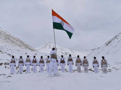 Demonstrate power by the forces on display at the hands of the Red Fort, President Kovind | 18 हजार फुटावर फडकला झेंडा, बर्फाच्छादित गारठ्यातही पोलीस जवानांची तिरंग्याला सलामी