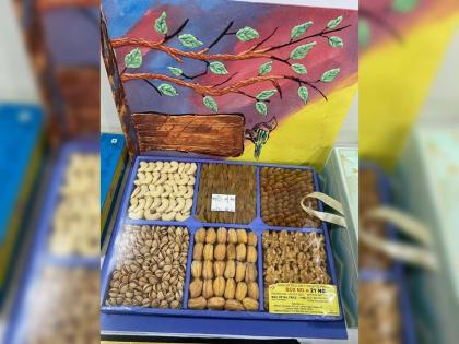 The growing trend of gifting dried fruit in artistic boxes; 20 crore turnover in Diwali | कलात्मक बॉक्समध्ये सुकामेवा भेट देण्याची वाढली चलन; दिवाळीत होते २० कोटींची उलाढाल