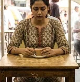 "नको रे बाबा"...हॉटेलमध्ये एकटे बसायची भीती वाटते? हा ‘सोलो डायनिंग फोबिया’ म्हणजे आहे तरी काय...