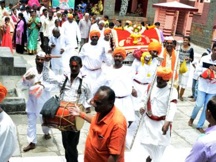 Shravani Monday; Twenty-three-year tradition of Ravi Shankeshwar's Palkhi Festival | श्रावणी सोमवार ; रेवणसिद्धेश्वरांच्या पालखी सोहळ्यास सव्वाशे वर्षांची परंपरा