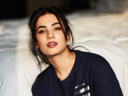 Sonal Chauhan will be seen in Mahesh Manjrekar's movie | सोनल चौहान झळकणार महेश मांजरेकरांच्या चित्रपटात