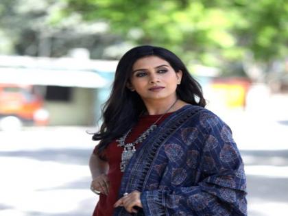 What is the reason for making jokes like If I write a post in English I will stop watching movies said | Sonali Kulkarni :'इंग्रजीत पोस्ट लिहिली तर म्हणे तुझे चित्रपट पाहणे बंद करू', असे टोमणे का मारावेत?