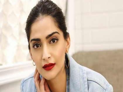 Sonam’s character inspired by Mandira Bedi? | या अभिनेत्रीवर आधारित आहे सोनम कपूरची जोया फॅक्टरमधील भूमिका?