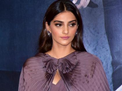 ... and Sonam Kapoor took away the misunderstanding of police | ...आणि सोनम कपूरने दूर केला पोलिसांचा गैरसमज