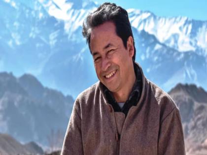 Sonam Wangchuk was in touch with Pakistani intelligence agency had visited Bangladesh Ladakh police chief | 'सोनम वांगचुकच्या संपर्कात पाकिस्तानी नागरिक, बांगलादेशातही गेले'; पोलिसांचा धक्कादायक खुलासा