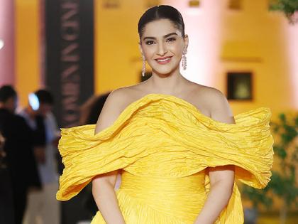 How sweet! Actress Sonam Kapoor showed her child's face for the first time | किती गोड! अभिनेत्री सोनम कपूरने पहिल्यांदाच दाखवला मुलाचा चेहरा