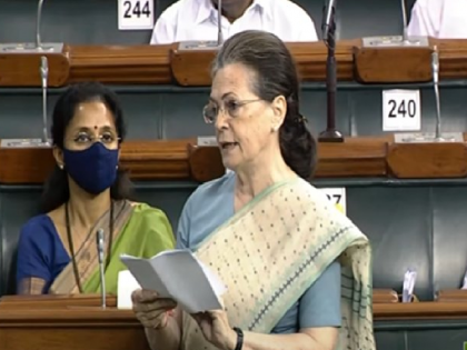 Sonia Gandhi | "Social media platforms like Facebook-Twitter are danger to democracy", says Sonia Gandhi | Sonia Gandhi: "फेसबुक-ट्विटरसारख्या सोशल मीडिया प्लॅटफॉर्ममुळे लोकशाहीला धोका"- सोनिया गांधी