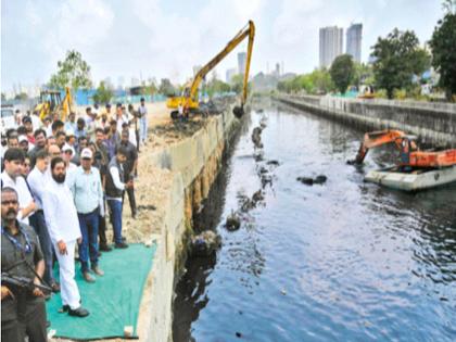 Drain cleaning or hand cleaning worth crores Mumbai Municipal Corporation Diary | मुंबई महापालिका डायरी; नालेसफाई की कोटींची हातसफाई? Drain cleaning or hand cleaning worth crores Mumbai Municipal Corporation Diary | मुंबई महापालिका डायरी; नालेसफाई की कोटींची हातसफाई?