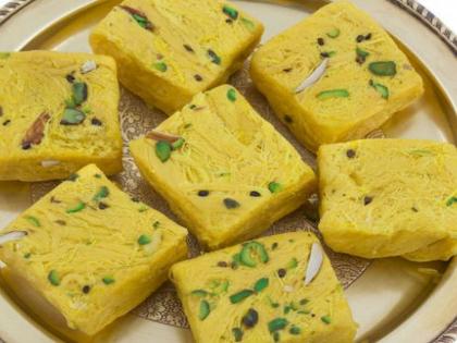 Soanpapdi is trending just ahead of Diwali users say Soanpapdi is like karma | Memes : दिवाळी येताच सोनपापडीवरील मीम्सचा धुमाकूळ, लोक म्हणाले , Karma Is Back!