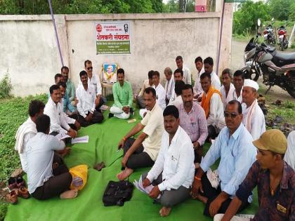 Farmers' association fasting to demand crop insurance at Sonpeth | सोनपेठ येथे पिक विम्याच्या मागणीसाठी शेतकरी संघटनेचे उपोषण