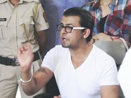 72 lakh theft in Sonu Nigam's father's house, case registered against former driver | सोनू निगमच्या वडिलांच्या घरात ७२ लाखांची चोरी, माजी ड्रायव्हरवर गुन्हा दाखल