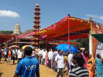 Lotus Jansagar in the south of Konkan, in the presence of Sonurally Mauli, | दक्षिण कोकणातील प्रतिपंढरपूर असलेल्या सोनुर्ली माऊलीच्या दर्शनाला लोटला जनसागर