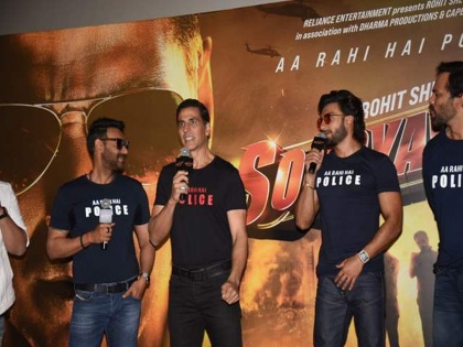 Ranveer Singh Lost Cool on Sooryavanshi trailer, Akshay Kumar give answer to reporter | रणवीर सिंग या कारणामुळे भडकला सूर्यवंशीच्या ट्रेलर लॉचिंगला, अक्षय कुमार आला मदतीला धावून