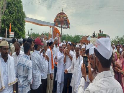 Ashadhi Wari Sant Sopankaka palanquin ceremony enters Baramati taluka | Ashadhi Wari 2025 : संत सोपानकाका पालखी सोहळ्याचा बारामती तालुक्यात प्रवेश Ashadhi Wari Sant Sopankaka palanquin ceremony enters Baramati taluka | Ashadhi Wari 2025 : संत सोपानकाका पालखी सोहळ्याचा बारामती तालुक्यात प्रवेश