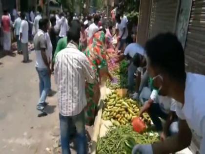 Marathi vegetable seller beaten up by other state sellers in Dombivali | डोंबिवलीत 'परप्रांतीय' भाजी विक्रेत्यांची दादागिरी; मराठी भाजी विक्रेत्याला जबर मारहाण 