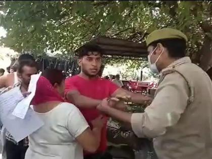 Traffic police cut the bullet challan of 16000 and then the victim youth tried to immolate himself | ‘बुलेट’ राजाचा हायवॉल्टेज ड्रामा; भरचौकात अंगावर पेट्रोल टाकून आत्मदहनाचा प्रयत्न, नेमकं काय घडलं?