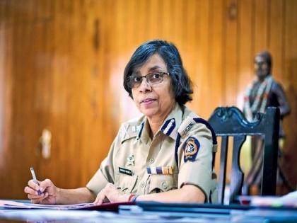 In Phone Tapping Issue A case has been registered against the then Commissioner of Police Rashmi Shukla in Pune | तत्कालीन पोलीस आयुक्त रश्मी शुक्ला यांच्याविरुद्ध पुण्यात गुन्हा दाखल