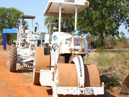 Indian engineers launch major road project in South Sudan | भारतीय अभियंत्यांकडून दक्षिण सुदानमध्ये रस्त्यांची निर्मिती