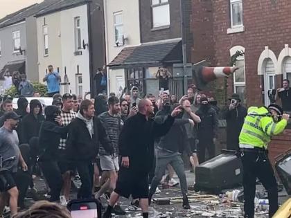 Riot broke out in Southport in Britain, rioters attacked mosque, shocking reason revealed    | ब्रिटनमधील साऊथपोर्टमध्ये भडकली दंगल, दंगेखोरांकडून मशिदीवर हल्ला, समोर आलं धक्कादायक कारण   