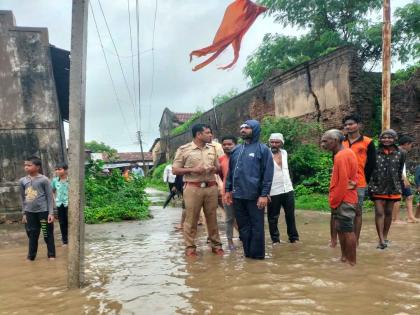 Flood situation in Kalamba taluka including Vani; District Collector announced holiday for schools | वणीसह कळंब तालुक्यात पूरस्थिती; जिल्हाधिकाऱ्यांनी जाहीर केली शाळांना सुटी