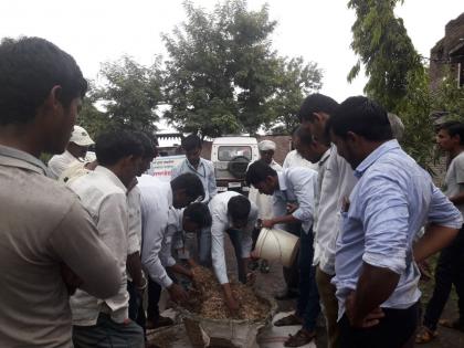 Demonstration of growing soybean waste | सोयाबीन कुटाराची सकसता वाढविण्यासंदर्भात प्रात्यक्षिक !