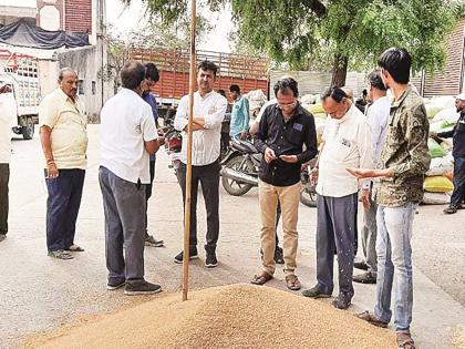 हमीभाव फक्त कागदावर! शेतमाल कवडीमोल दरात विकण्याची वेळ; शासकीय केंद्रांची प्रतीक्षा!