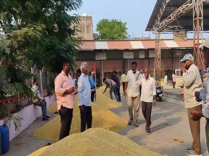 A happy decision for farmers! As soon as the elections were over, the prices of soybeans in the state increased | शेतकऱ्यांसाठी सुखद घटना! निवडणूक संपताच राज्यातील सोयाबीनचे भाव वधारले