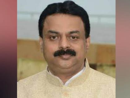 dindoshi get rid of the pits mla sunil prabhu took it from the municipal authorities in mumbai | दिंडोशी खड्डेमुक्त करा; आमदार सुनील प्रभूंनी महापालिका अधिकाऱ्यांकडून घेतला आढवा!