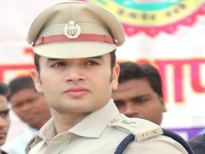 women reach Madhya Pradesh to Meet SP Atulkar | आयपीएस अधिकाऱ्यावर महिला झाली फिदा; भेटण्यासाठी सोडले घरदार