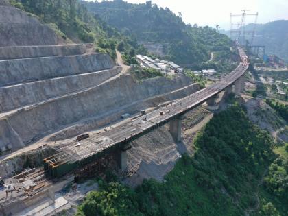 Italian technology for two bridges among 16 coming up on J&K rail link | इटालियन तंत्रज्ञानाच्या सहाय्याने उभारणार २ पूल; भूकंपापासून होणार संरक्षण