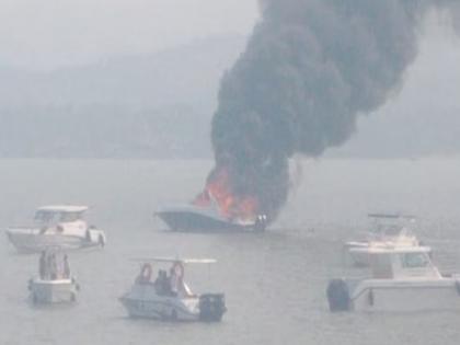 Private speed boat on fire; Mandwa port incident | खासगी स्पीड बोट आगीच्या भक्ष्यस्थानी; मांडवा बंदरातील घटना