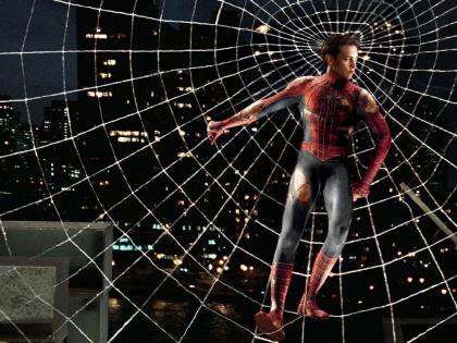 man travels 13 hours to watch spiderman but can't see as movie is housefull | १३ तासांचा प्रवास करुन तो स्पायडरमॅन चित्रपट बघायला गेला पण निराश होऊन परत आला