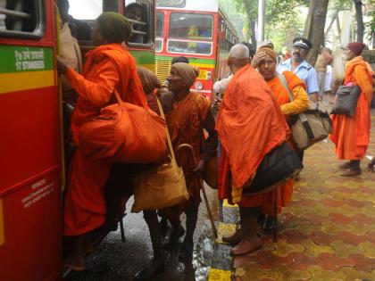 Due to the storms of the Ghamsnikis, crowds on the Chaityabhoomi on the occasion of 61st Mahaparinirvandini | भीमसैनिकांच्या वादळापुढे ओखी निष्प्रभ, ६१ व्या महापरिनिर्वाणदिनानिमित्त चैत्यभूमीवर गर्दी