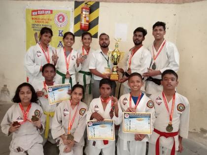 Kalyan players compete in national karate competition | राष्ट्रीय कराटे स्पर्धेत कल्याणच्या खेळाडूंची बाजी