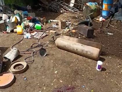 An explosion occurred while cutting an empty drum used for chemicals with a gas cutter in Khed town Ratnagiri district , killing a young man | रसायनासाठी वापरलेला रिकामा ड्रम गॅस कटरने कापताना झाला स्फोट, तरुणाचा मृत्यू