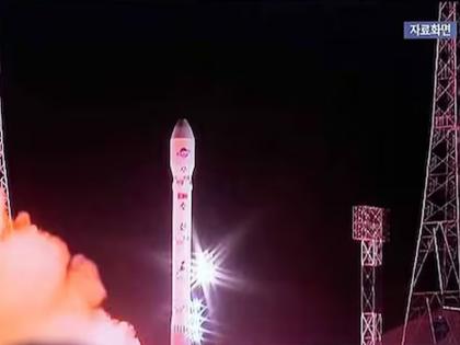 North Korea's spy satellite launch failed, rocket targets exploded within seconds of takeoff | उत्तर कोरियाच्या हेरगिरी उपग्रहाचं प्रक्षेपण अपयशी, उड्डाण करताच काही सेकंदात उडाल्या रॉकेटच्या ठिकऱ्या