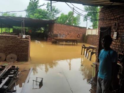 Continuous rains in Bhandara district; Bodra lake burst | भंडारा जिल्ह्यात पावसाची संततधार; बोदरा तलाव फुटला