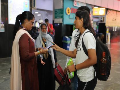 becomes the first woman on the ticket-checking staff of Indian Railways to collect fines 1 Crore | भारतीय रेल्वेच्या महिला टिसीनं केला रेकॉर्ड; याआधी कुणीच केली नाही 'अशी' कामगिरी