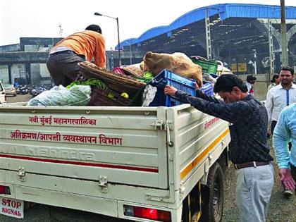  Action on those encroaching in front of the shop | दुकानासमोरील जागेमध्ये अतिक्रमण करणाऱ्यांवर कारवाई