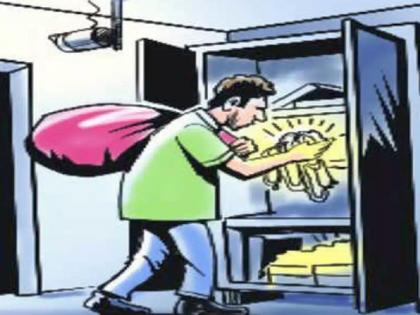 A person who went to his mother's house was burglarized, the thieves also looted cylinders along with jewellery | आईकडे गेलेल्या व्यक्तीकडे घरफोडी, चोरट्यांकडून दागिन्यांसोबत सिलेंडरदेखील लंपास