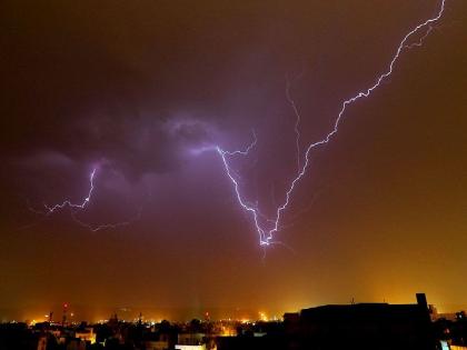 2 killed, two women seriously injured due to lightning strikes in gondia district | अंगावर वीज कोसळून २ ठार, दोन महिला गंभीर जखमी