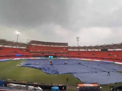 IPL 2024 : It's raining at the Uppal Stadium in Hyderabad, What happens if SRH vs GT match wash out? | हैदराबादमध्ये पावसाचं थैमान! SRH vs GT सामना रद्द झाल्यास संपुष्टात येईल RCB चं आव्हान?