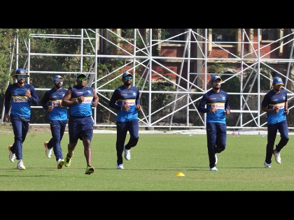 One-day series: Sri Lankan players have been stopped by the ministers !, 9 players return from the airport | एकदिवसीय मालिका : श्रीलंकन खेळाडूंना मंत्र्यांनी रोखले!, ९ खेळाडू विमानतळावरूनच परतले