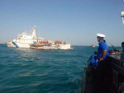 This is why we fired upon Indian fishermen; Sri Lanka navy after indian govt angry responded | या कारणामुळे भारतीय मच्छीमारांवर गोळीबार केला; श्रीलंकेकडून आले उत्तर This is why we fired upon Indian fishermen; Sri Lanka navy after indian govt angry responded | या कारणामुळे भारतीय मच्छीमारांवर गोळीबार केला; श्रीलंकेकडून आले उत्तर