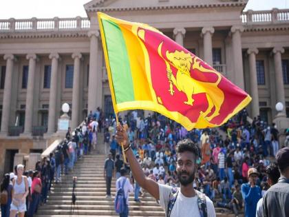 Sri Lanka crisis Live Updates PM declares state of emergency impose curfew after president flees | Sri Lanka Crisis : श्रीलंकेत आणीबाणी लागू, राष्ट्राध्यक्षांच्या पलायनामुळे संताप; अनेक ठिकाणी कर्फ्यू