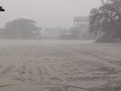 Renapur taluka was hit by stormy wind and rain; Relief to farmers | रेणापूर तालुक्याला वादळी वारा अन् पावसाने झाेडपले; शेतकऱ्यांना दिलासा