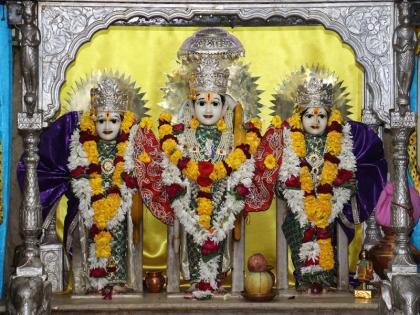 Sriramjammotsav celebrations at Jalgaon | जळगाव येथे श्रीरामजन्मोत्सव सोहळ्य़ाचा अपूर्व उत्साह